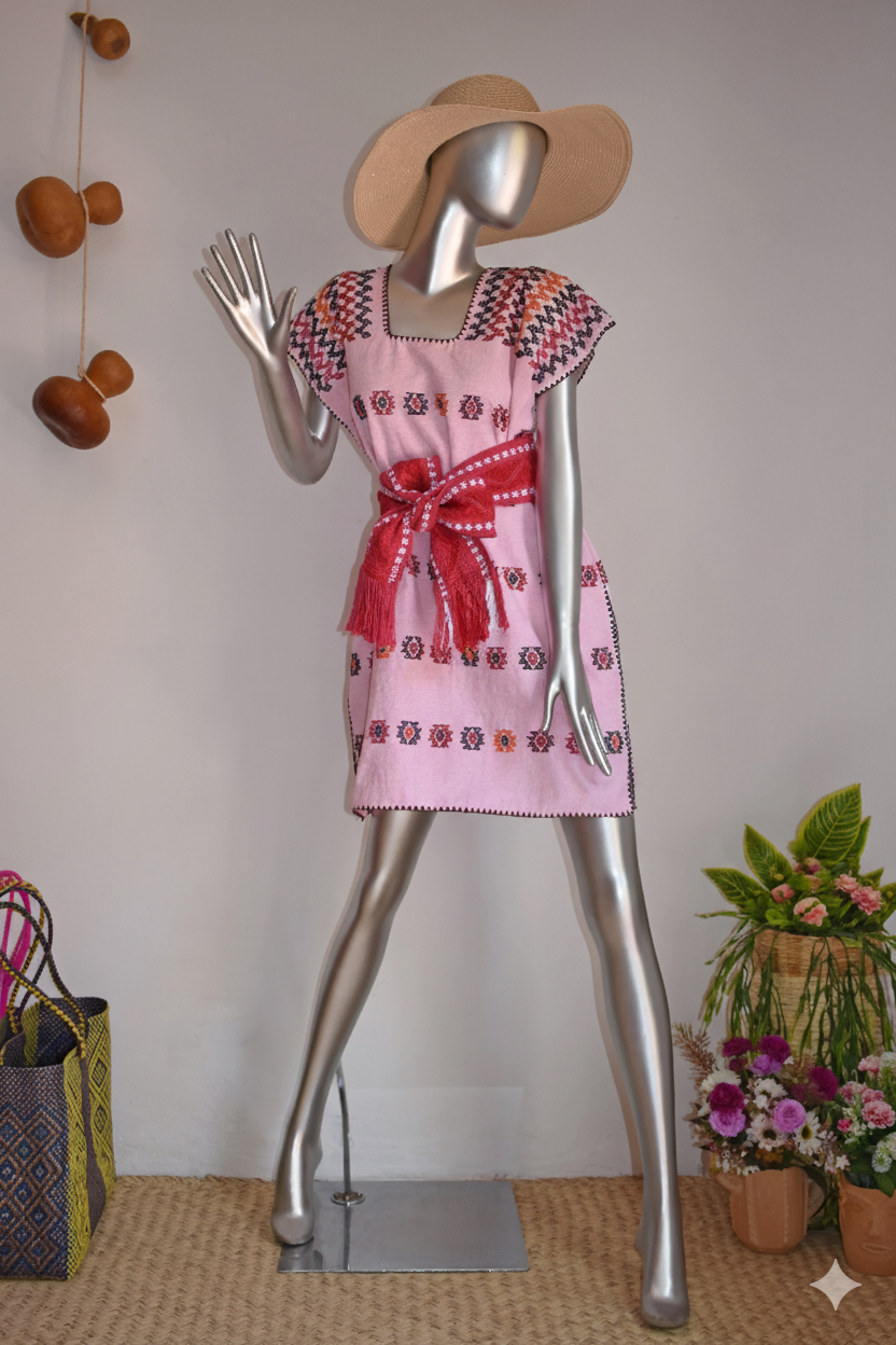 Huipil rosa petatillo con brocados multicolor – Telar de cintura Oaxaca