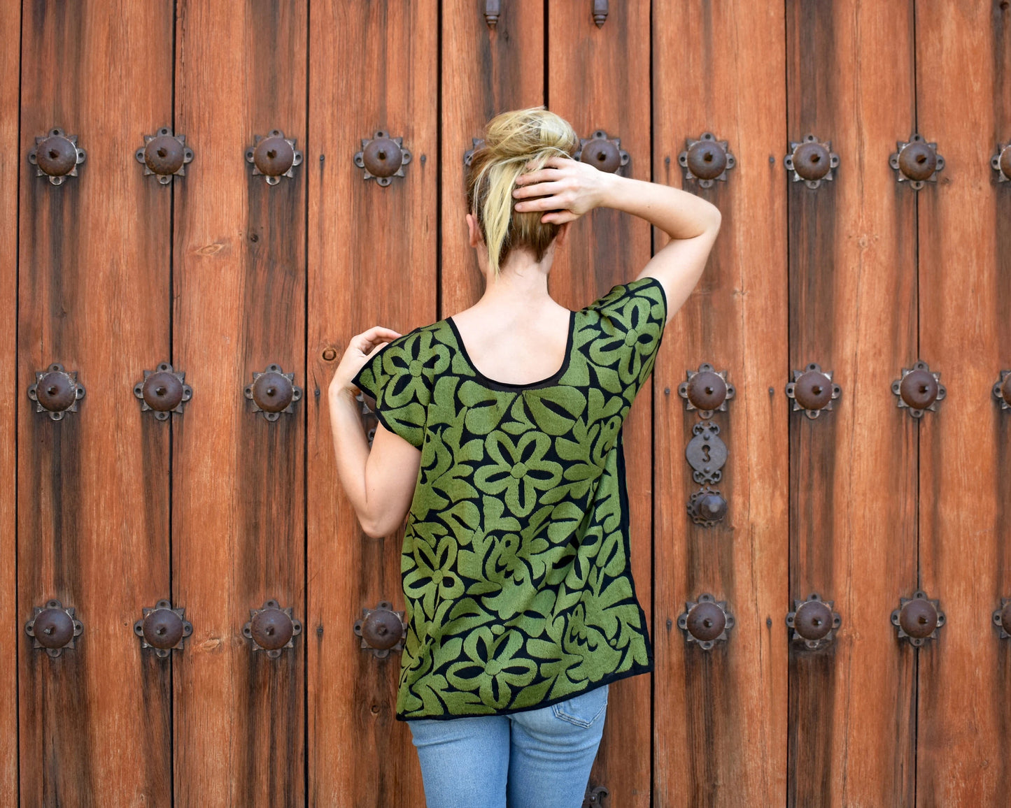 Blusa bordada a mano con aves verde olivo – Estilo bohemio ideal para la playa | Hecha en Jalapa de Díaz, Oaxaca