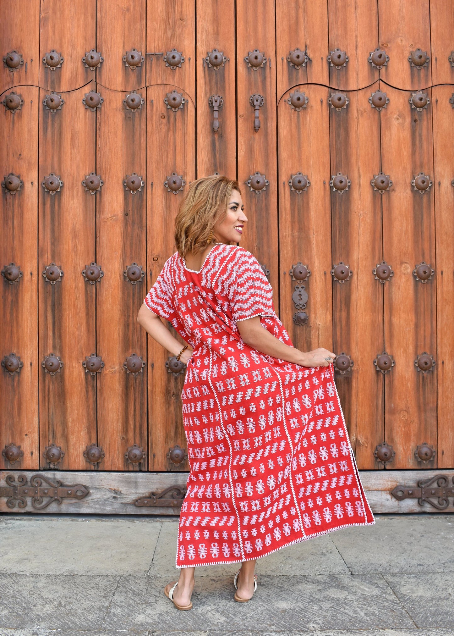 Huipil 3 lienzos Rojo con brocado adelante y atrás blanco-Pieza única y exclusiva