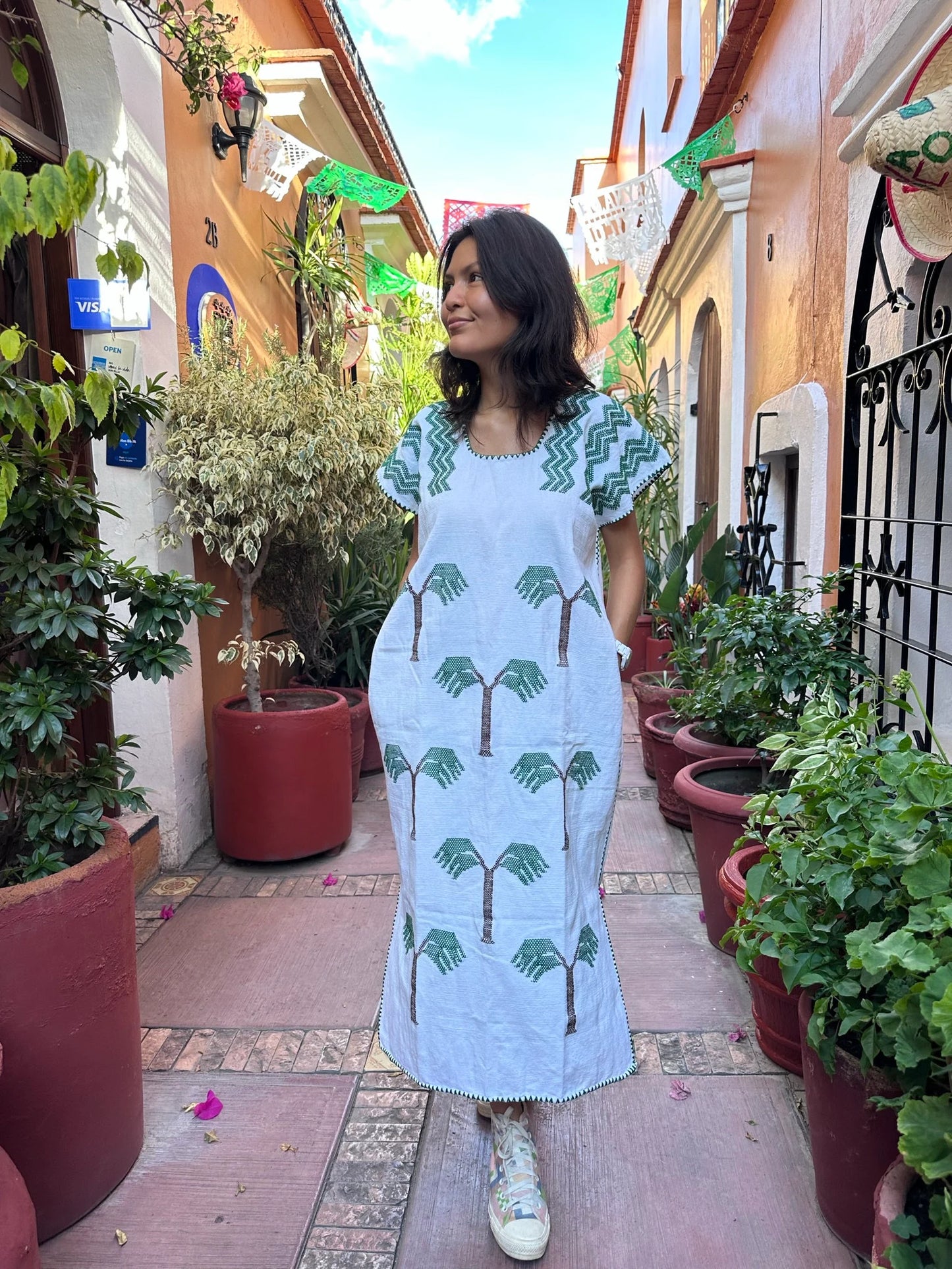 Huipil/ Vestido largo hasta el tobillo con Palmeras Tejidas y Bolsas