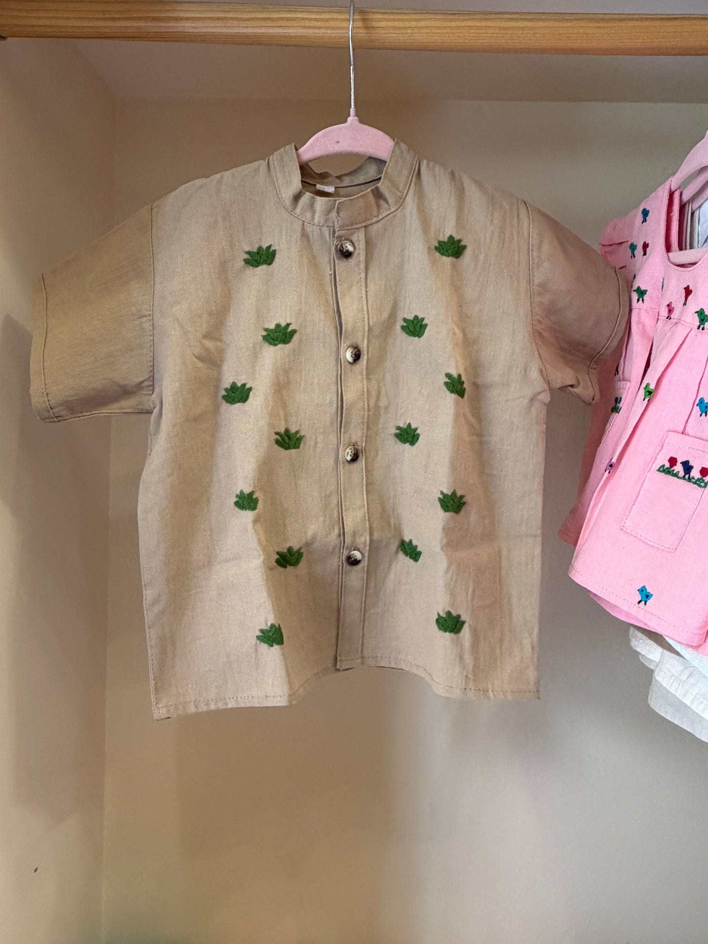 Guayabera de Manta Beige para Bebé Agave | Bordada en Oaxaca