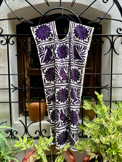 Huipil de Manta Cruda – Bordado Floral Morado – Jalapa de Díaz – Pieza Única Artesanal