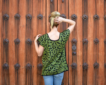 Blusa bordada a mano con aves verde olivo – Estilo bohemio ideal para la playa | Hecha en Jalapa de Díaz, Oaxaca
