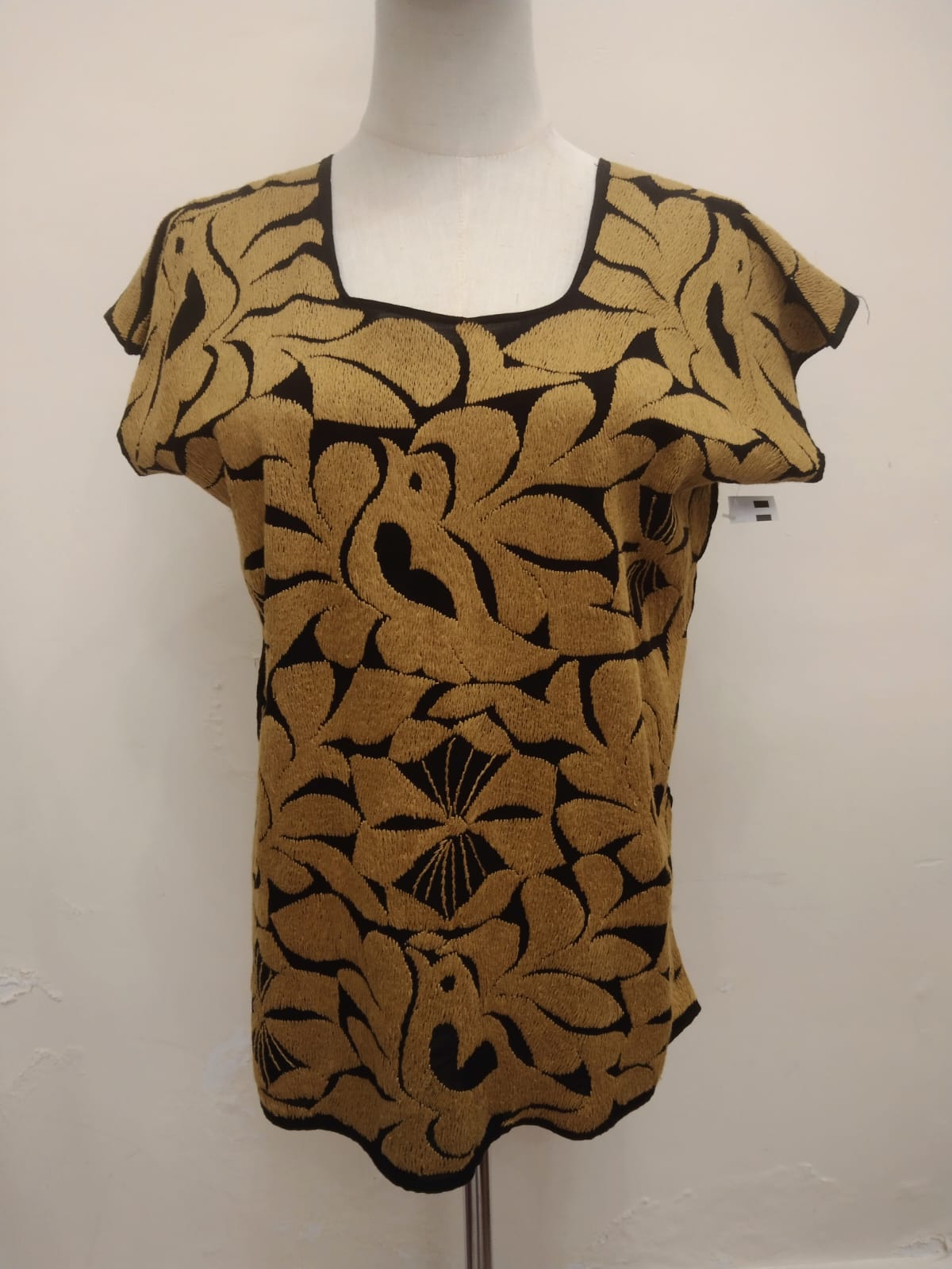 Blusa Artesanal Negra con Bordado Café – Pajaritos y Flores de Tuxtepec, Oaxaca