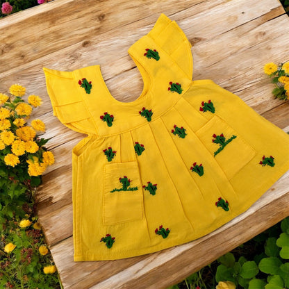 Vestido de Bebé Amarillo con Bordado de Cactus – Hecho a Mano en Oaxaca – 100% Manta Prelavada