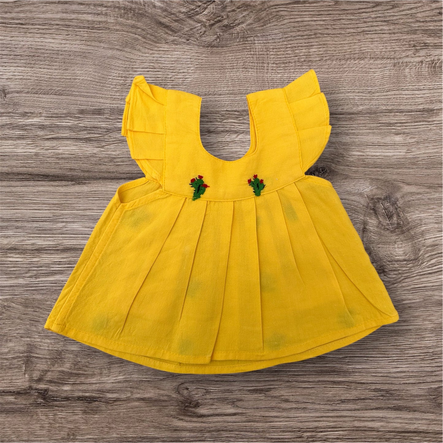 Vestido de Bebé Amarillo con Bordado de Cactus – Hecho a Mano en Oaxaca – 100% Manta Prelavada