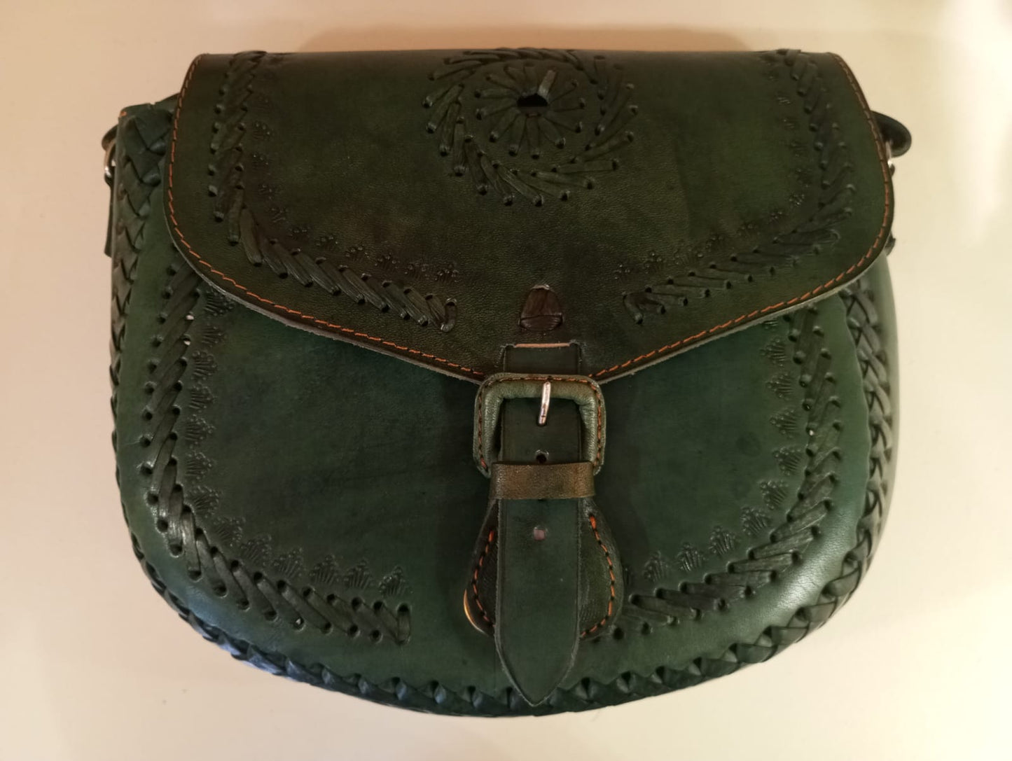 Bolso de Cuero Ovalado