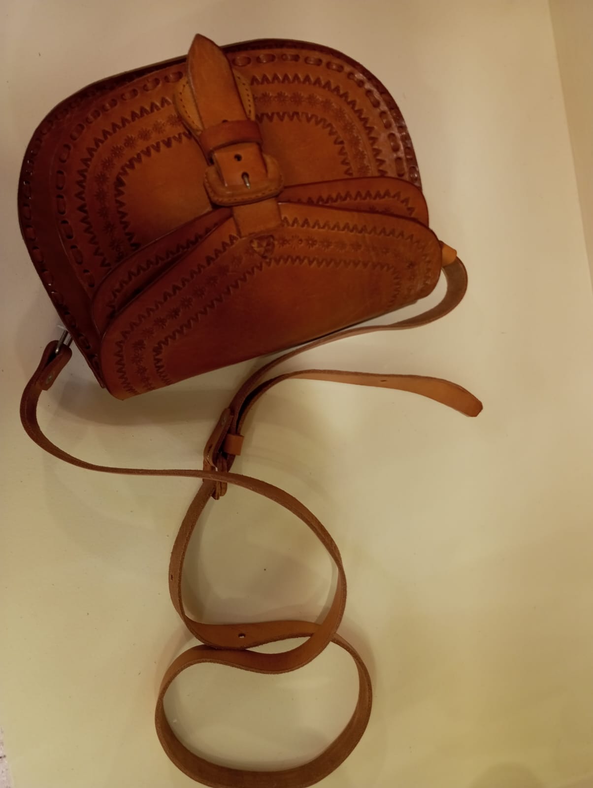 Bolso de Cuero Calado