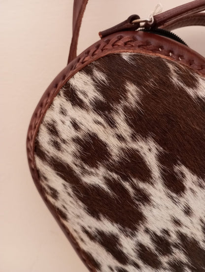 Bolsa corazón en Cuero y pelo artesanal