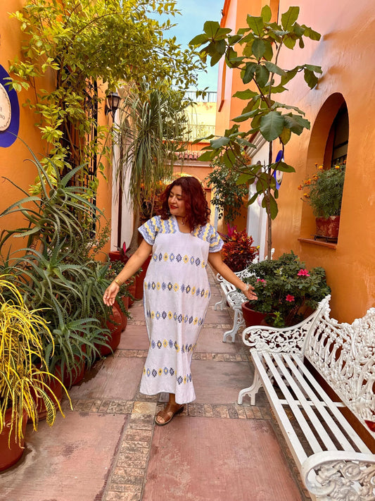 Huipil Maxi Tejido a Mano con Brocado de Flor de Piña y Diamantes - Artesanía de Oaxaca