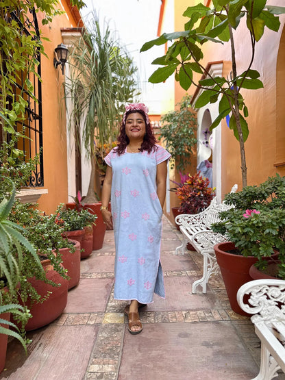 Huipil Largo Tejido a Mano con Brocado de Estrellas Rosa Pastel - Elegante y Atemporal