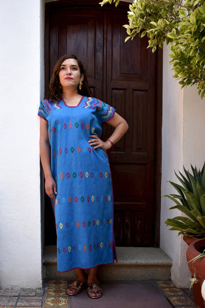 Huipil Tradicional de 1 Lienzo Azul con Brocados de Colores | Herencia Textil de Oaxaca