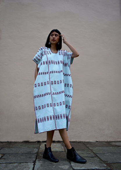 Huipil/Vestido Suelto en Color Aqua con Detalles en Morado