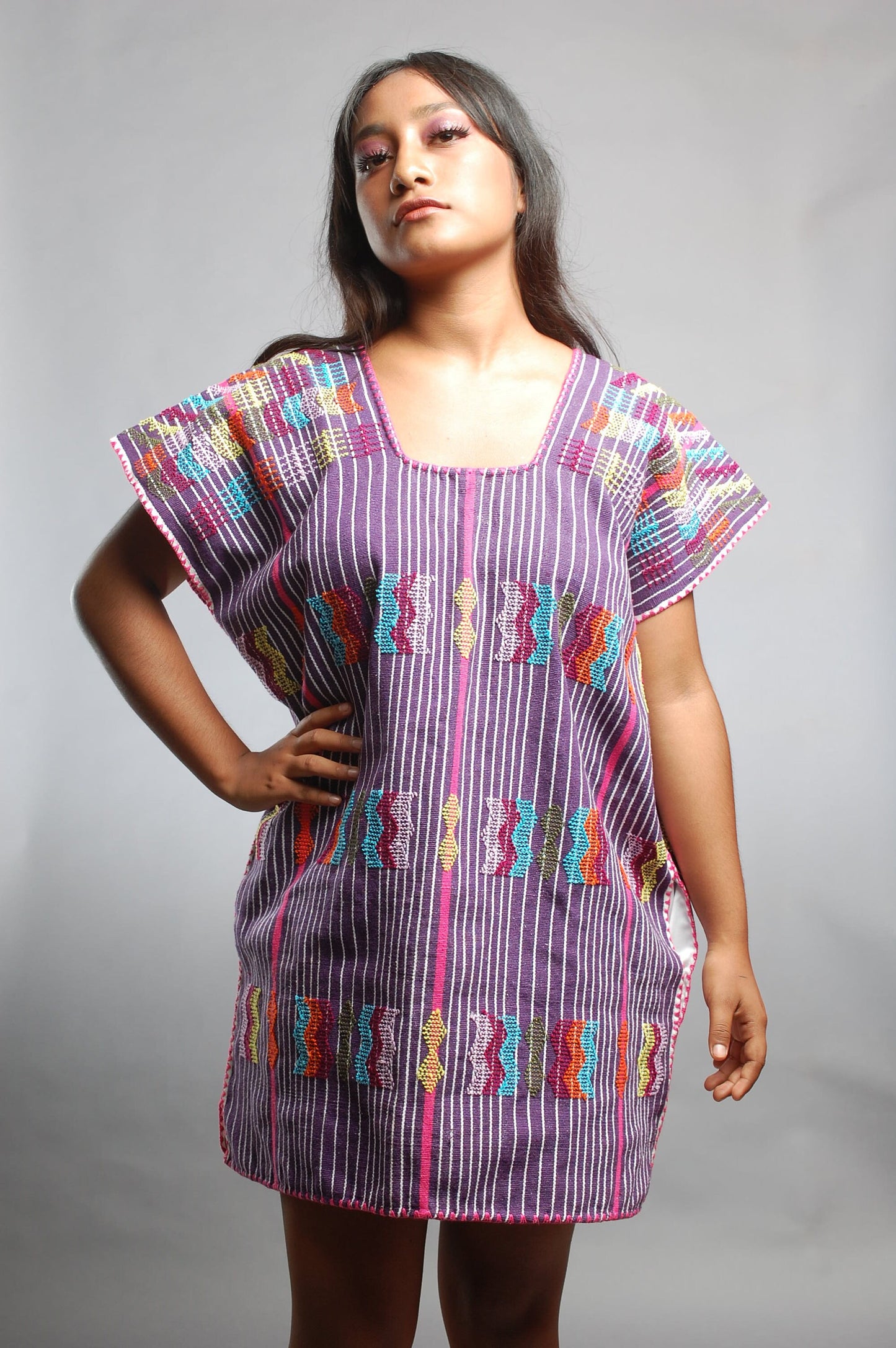 Huipil de Rayas Morado con Rosa Fuerte y Brocado Multicolor